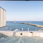 Soleluna 2-on The Beach-hot Tub-smart Apartment